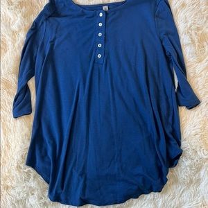 Cute 3/4 sleeve shirt in navy